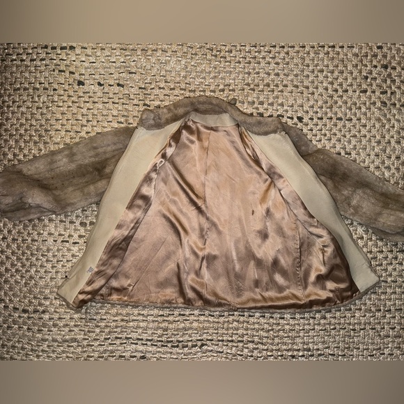 Vintage Faux Fur Coat with Unique Sleeves & Banded Collar - Medium - Picture 8 of 9